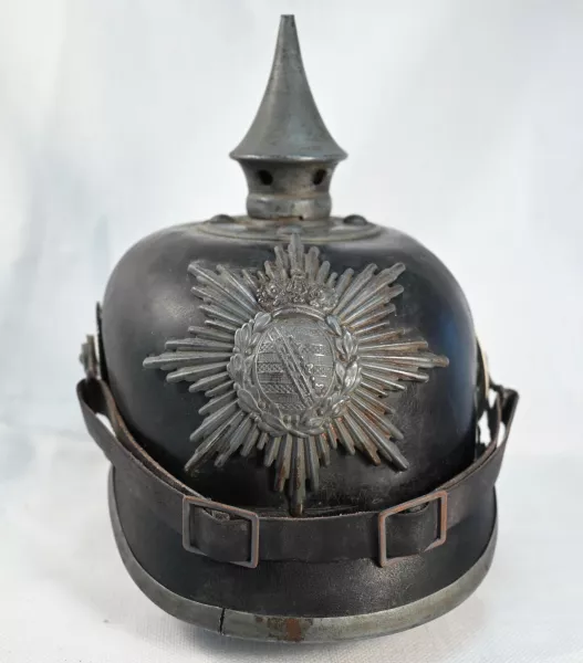 Saxon Model 1915 Enlisted Pickelhaube Visuel 1 principal